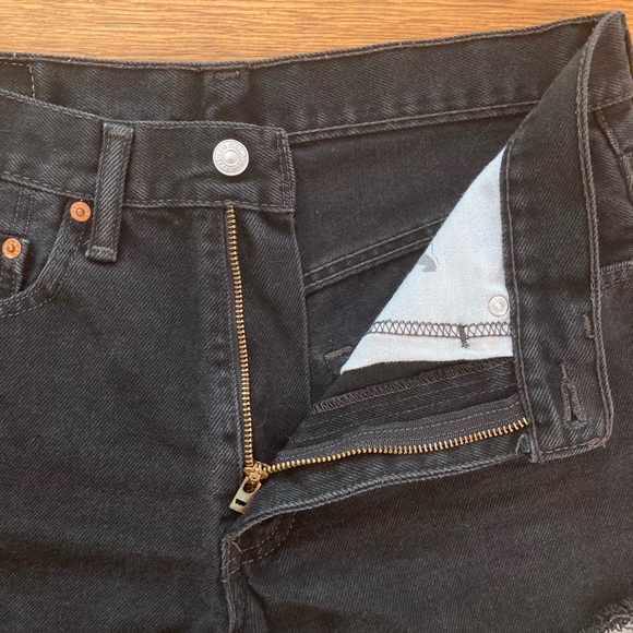 LEVI’S black denim cutoff shorts - Picture 2 of 10